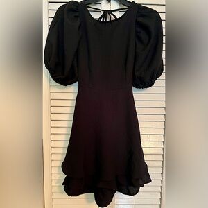 Women’s HYFVE Black Poofy Sleeve Layered Romper Dress w Cut Out in Back SZ Small